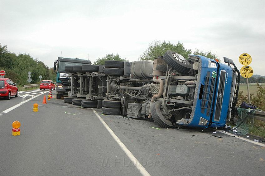 VU LKW umgekippt Kerkraderstr Fotos Fuchs P32.jpg